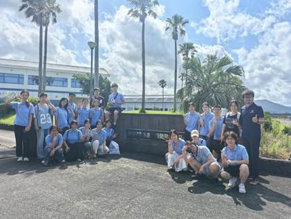 伟德国际1946官方网访学团在鹿儿岛水产技术中心合影